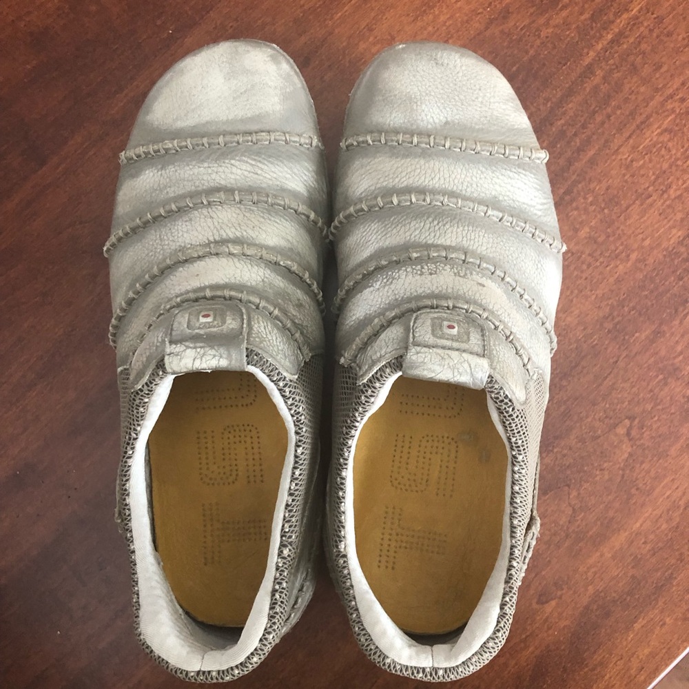 9.5 TSUBO Gray Slip-On Sneakers - Picture 4 of 4